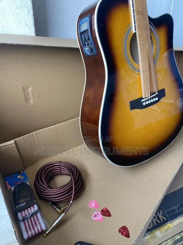 Yamaha Semi Acoustic Guitar · Photo 1