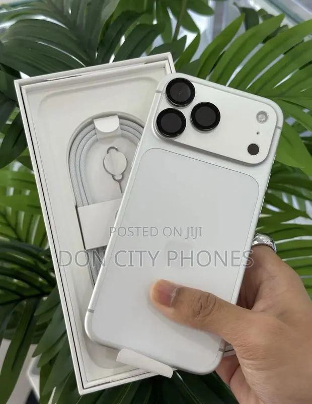 Apple iPhone 17 Pro Max 256 GB Silver · Photo 1
