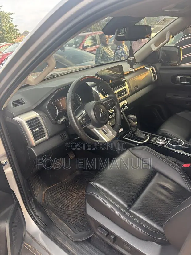 Mitsubishi L200 2025 Silver · Photo 1