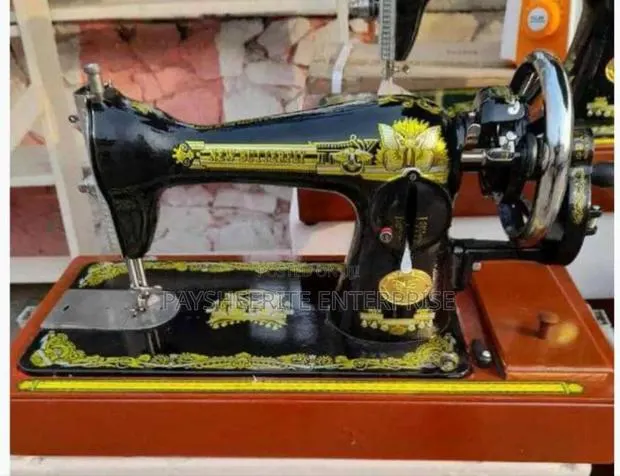 890gh Promo Price Butterfly Sewing Machine · Photo 1