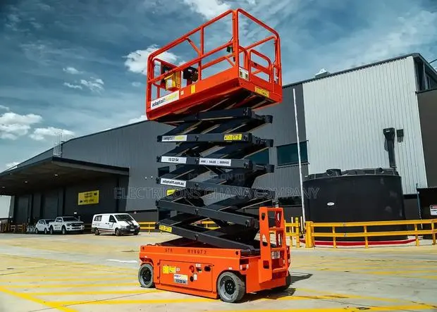 12m Self Propelled Scissor Lift 300kg · Photo 1