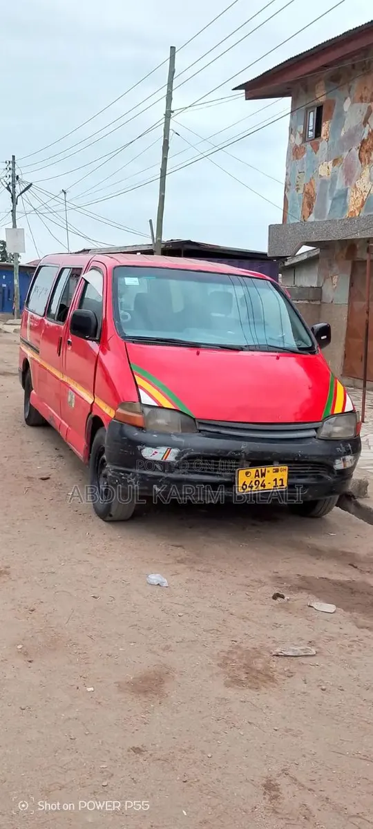 Toyota HiAce 2010 Red · Photo 1
