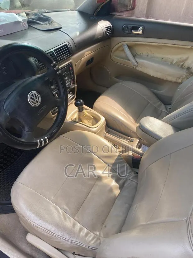 Volkswagen Passat 1998 Red · Photo 1