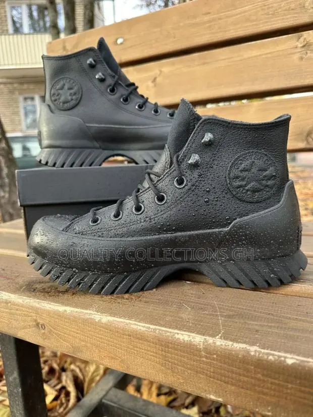 Converse Black Sneaker · Photo 1