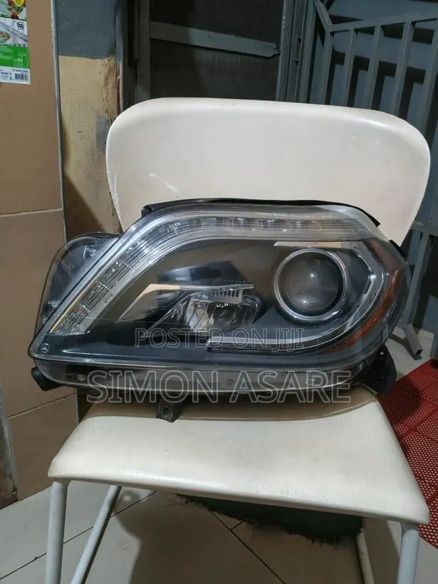 2016 Mercedes Benz GL 450 Headlight · Photo 1