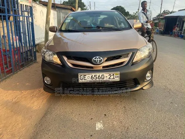 Toyota Corolla 2013 Brown · Photo 1