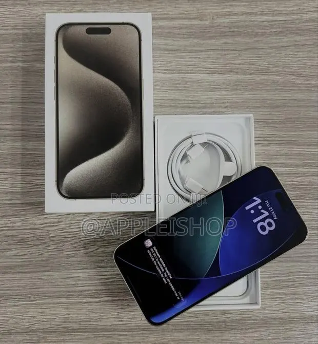Apple iPhone 15 Pro Max 256 GB Silver · Photo 1
