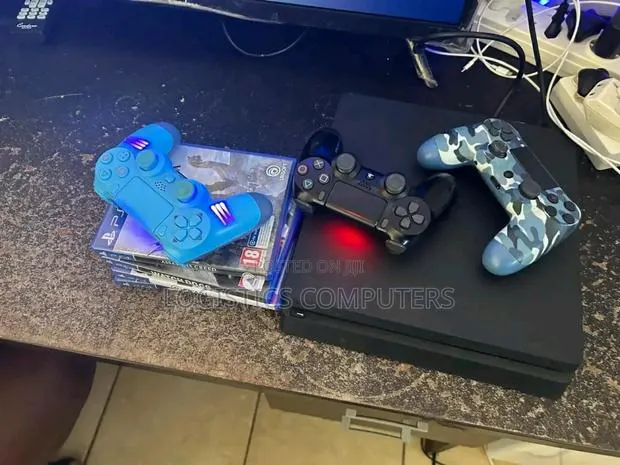 Ps4 Slim With No Games · Photo 1