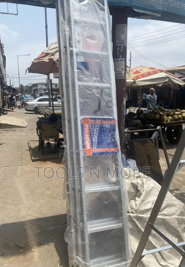 Wadfow 3 Section Extension Ladder (3 X 9 Steps) · Photo 1