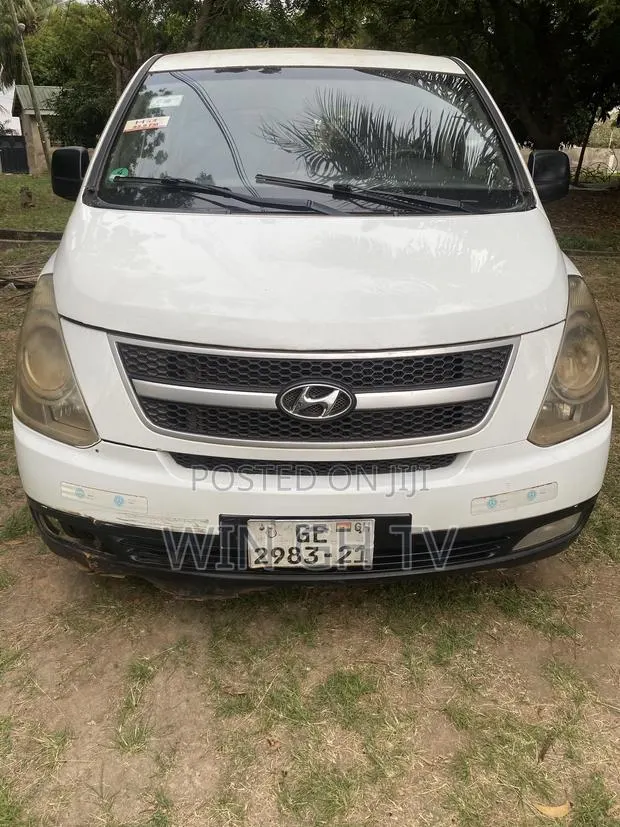 Hyundai H1 2010 White · Photo 1