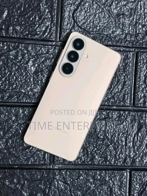 Samsung Galaxy s26 512 GB Gold · Photo 1