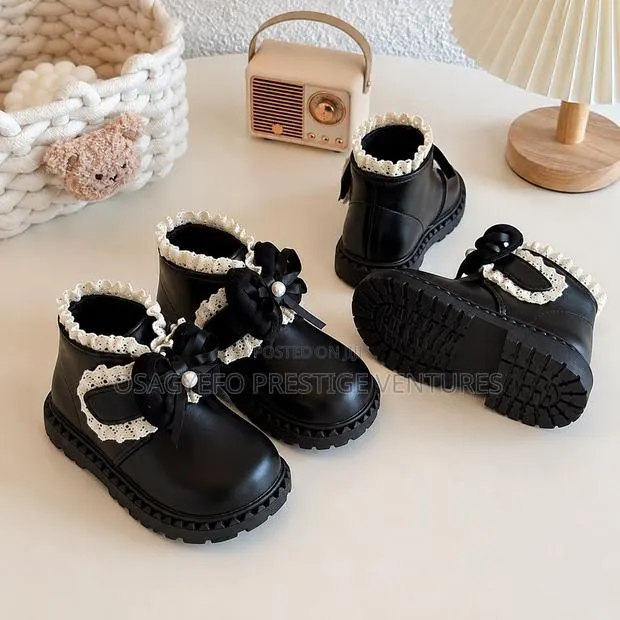 Elegant Girls’ Lace Ankle Boots · Photo 2