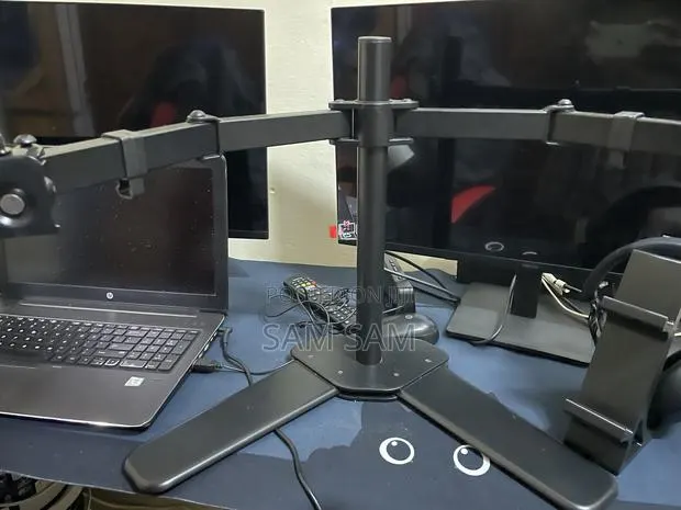 Dual Monitor Mount · Photo 1