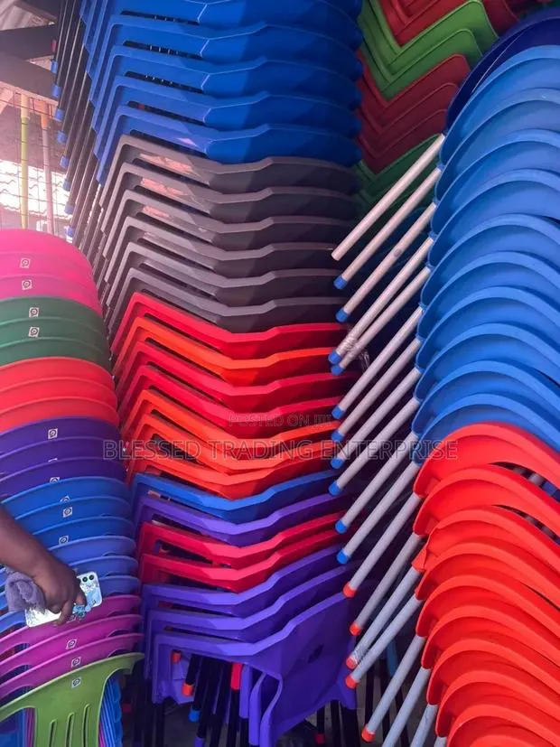 Plastic Chairs With Metal Legs for Events and Programs · Photo 1