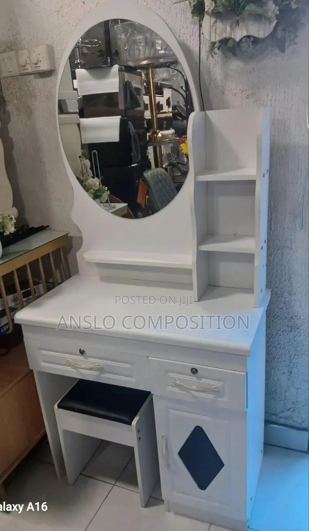 Classic Dressing Mirror · Photo 1