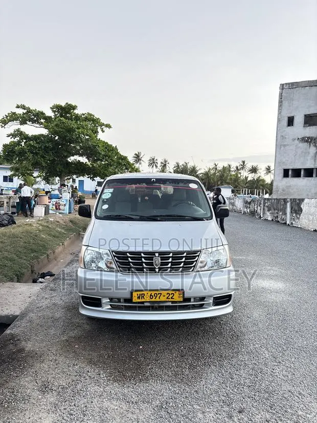 Toyota HiAce 2007 Silver · Photo 1
