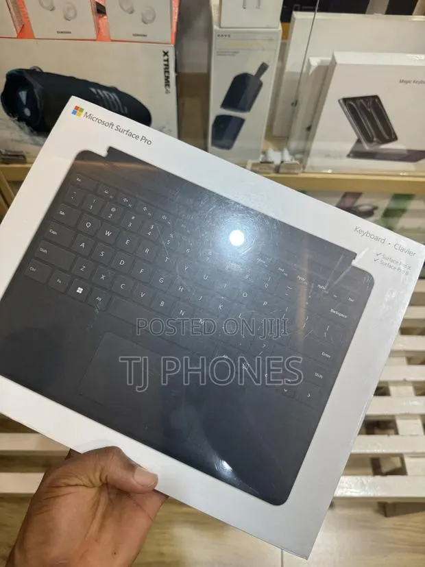 Microsoft Surface Pro X and Pro 8 Keyboard · Photo 1