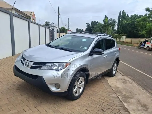 Toyota RAV4 2014 Silver · Photo 1