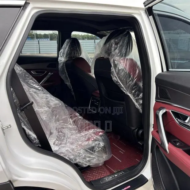 Jetour X70 Plus 1.6 6-Seater FWD 2022 White · Photo 7