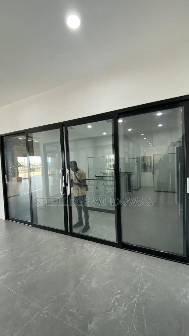 4 Pannel Heavy Duty Sliding Door · Photo 1