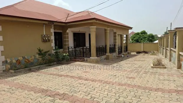 3bdrm Apartment in Sokoban Asaago, Kumasi Metropolitan for rent · Photo 1