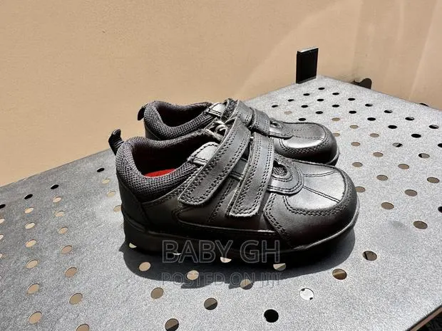 Clarks Uk Double Velcro Black Boys Shoes · Photo 1