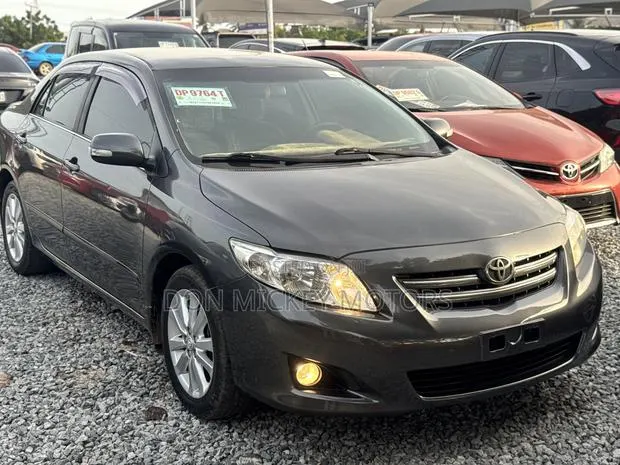 Toyota Corolla LE 4dr Sedan (1.8L 4cyl 4A) 2010 Gray · Photo 1