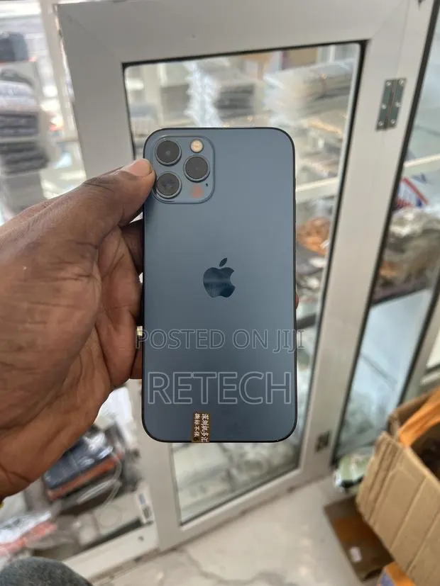 Apple iPhone 12 Pro 256 GB Blue · Photo 1