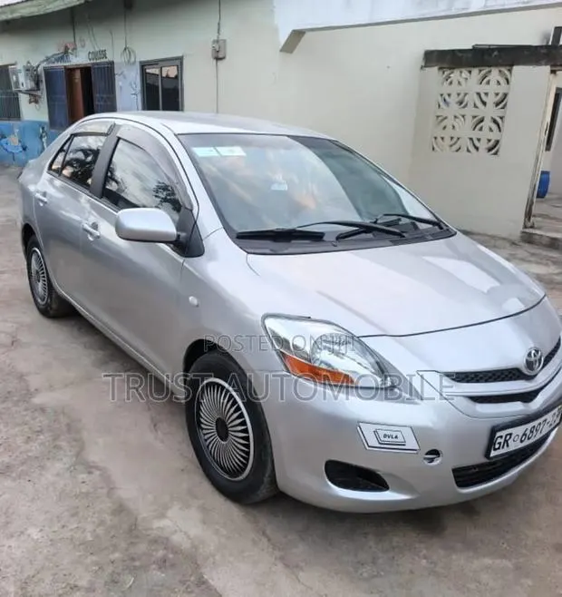 Toyota Belta 2010 Silver