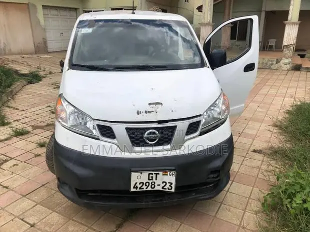 Nissan NV200 2017 White · Photo 1