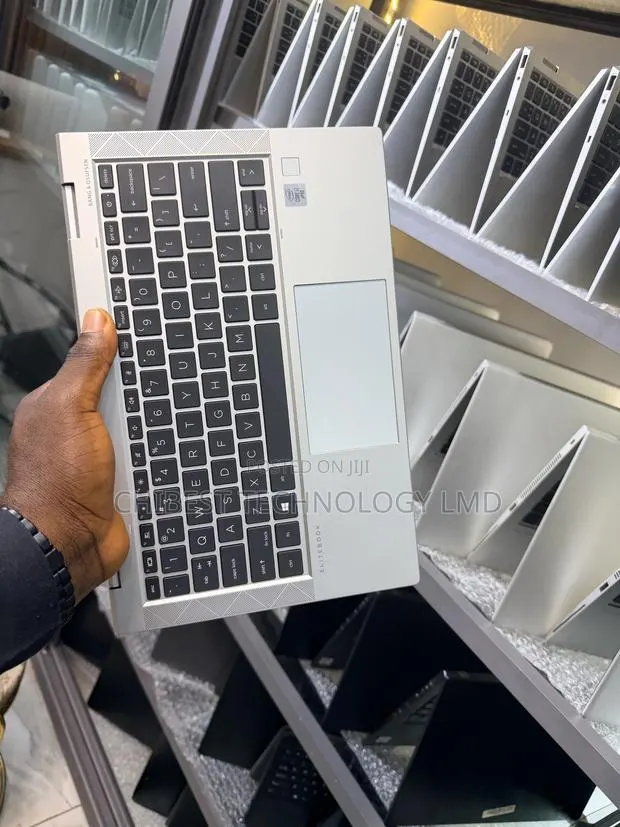 Laptop HP EliteBook 830 G7 16GB Intel Core i7 SSD 256GB · Photo 1