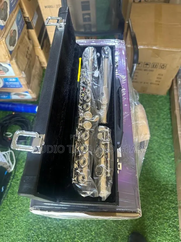 Yamaha Metallic Flute · Photo 1