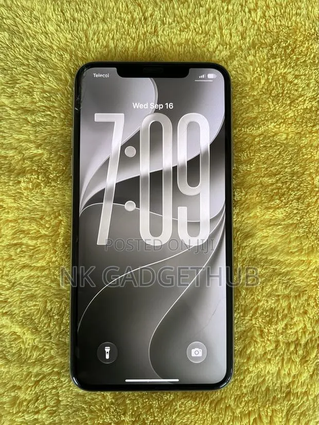 Apple iPhone 11 Pro Max 64 GB White · Photo 1