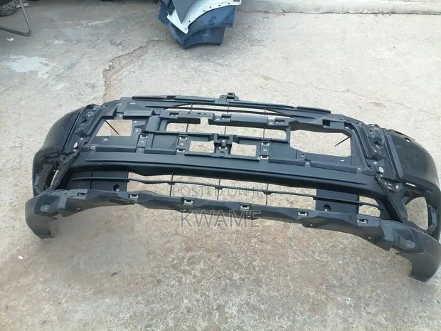 Genuine Outlander 2016-2018 Front Bumper · Photo 1