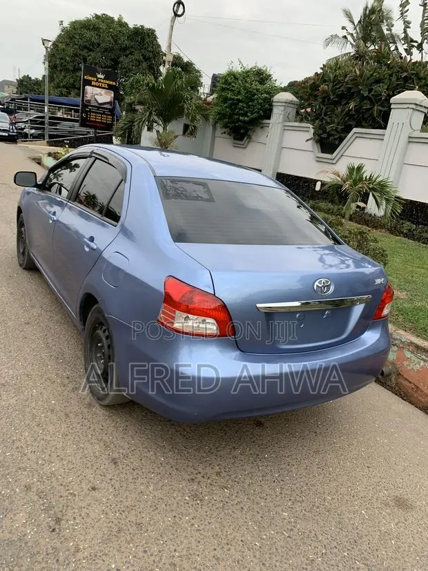 Toyota Yaris L Hatchback 3dr 2012 Blue · Photo 1