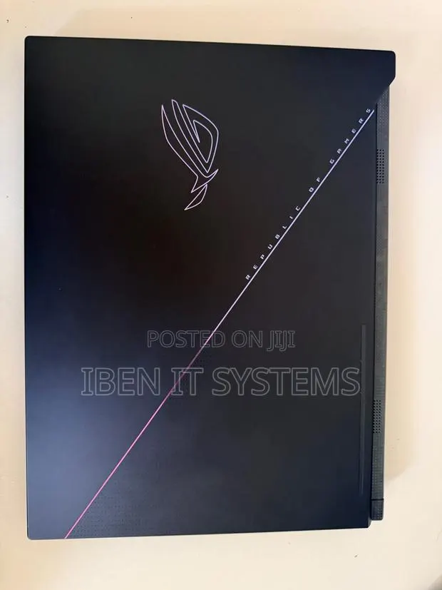 Laptop Asus ROG Zephyrus Duo 16 32GB AMD Ryzen 9 SSD 2T · Photo 1
