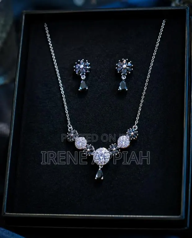 Exquisite Ladies Necklace · Photo 1