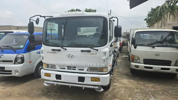 Hyundia 5Ton Truck Water Tanka 2014 White · Photo 1