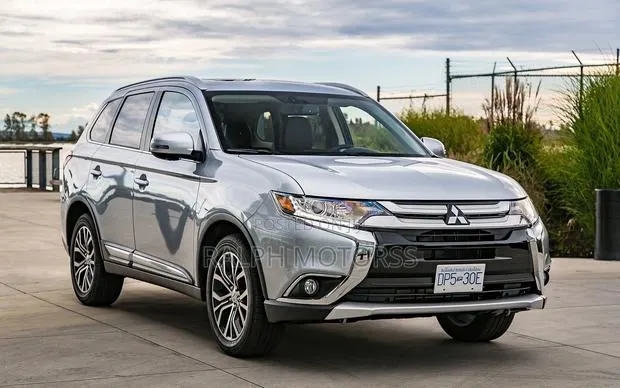Mitsubishi Outlander 2016-2018 Headlight Pair · Photo 1