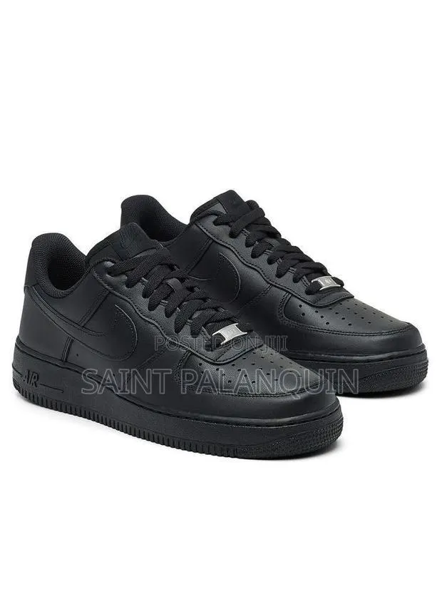Nike Air Force Triple Black · Photo 1