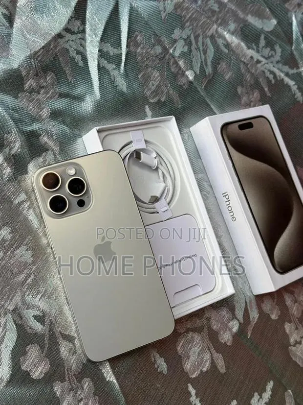 Apple iPhone 15 Pro Max 256 GB Silver · Photo 1