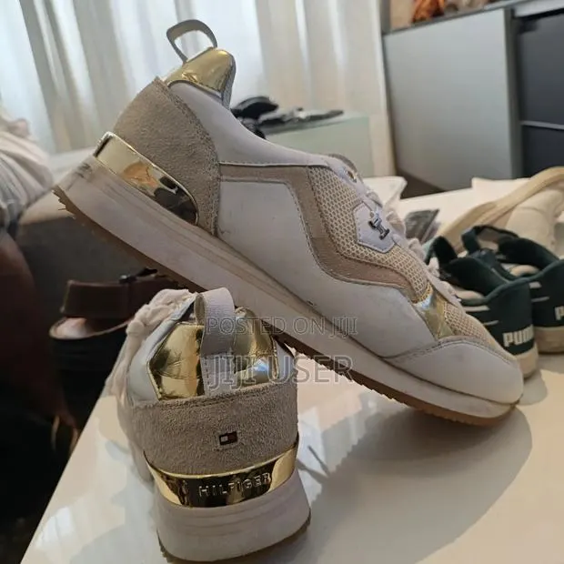 Wholesales/ Bulk Sales of Designer Sneakers From Holland · Photo 1