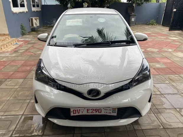 Toyota Vitz 1.3 FWD 3dr 2016 White · Photo 1