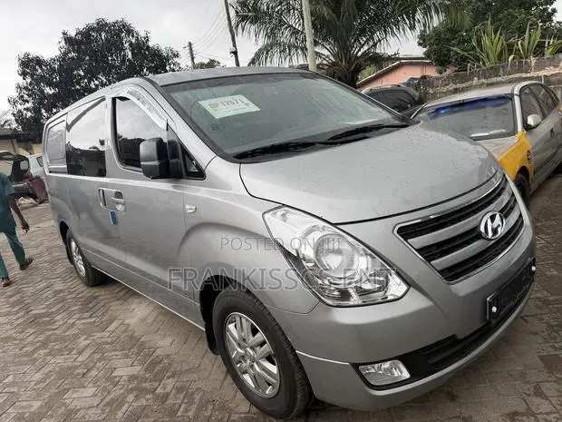 Hyundai Starex 2016 Grey · Photo 1