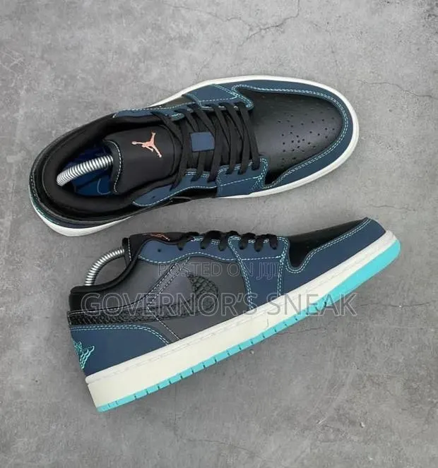 Nike Air Jordan 1Low SE (Dark Obsidian Black) · Photo 1
