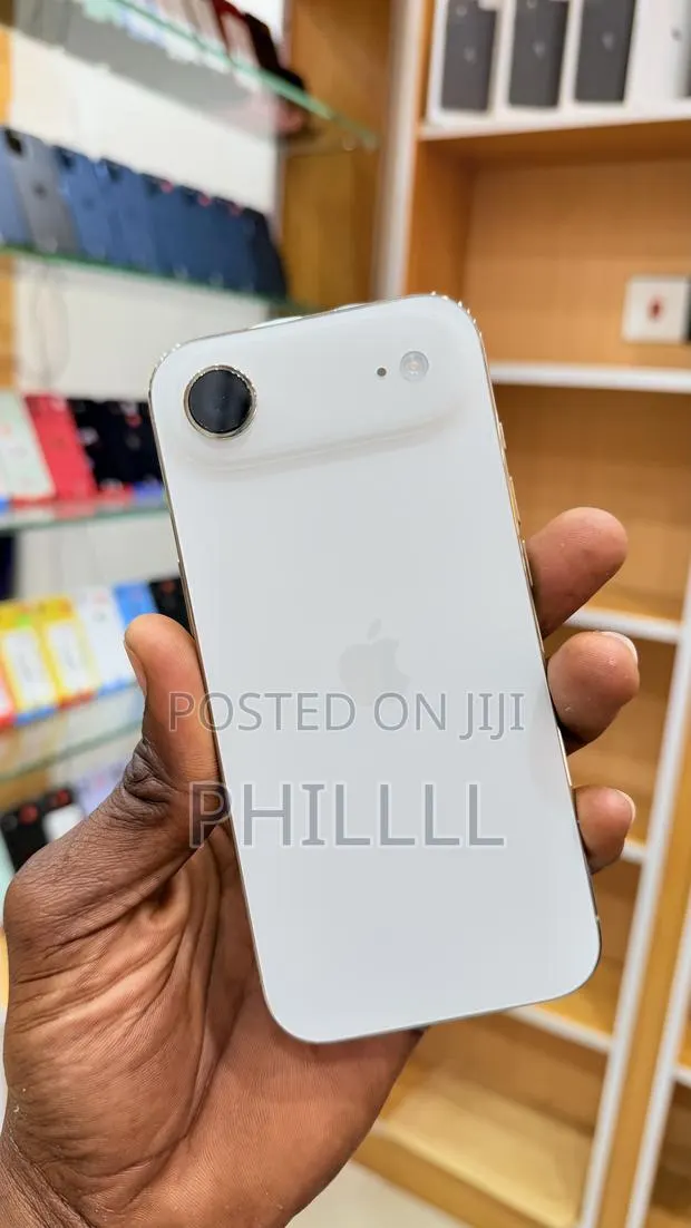 Apple iPhone Air 256 GB White · Photo 1