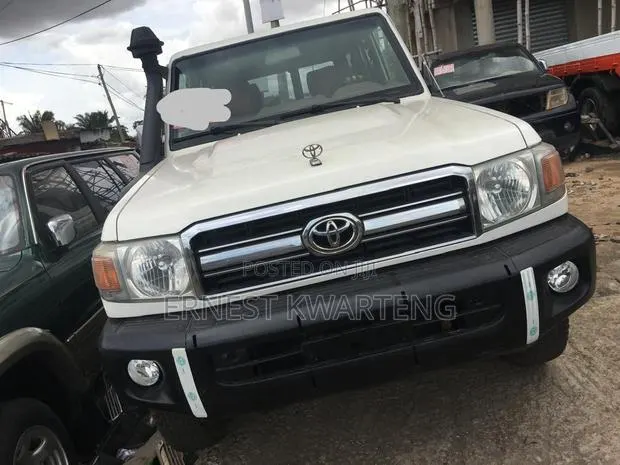 Toyota Land Cruiser 2015 White · Photo 1