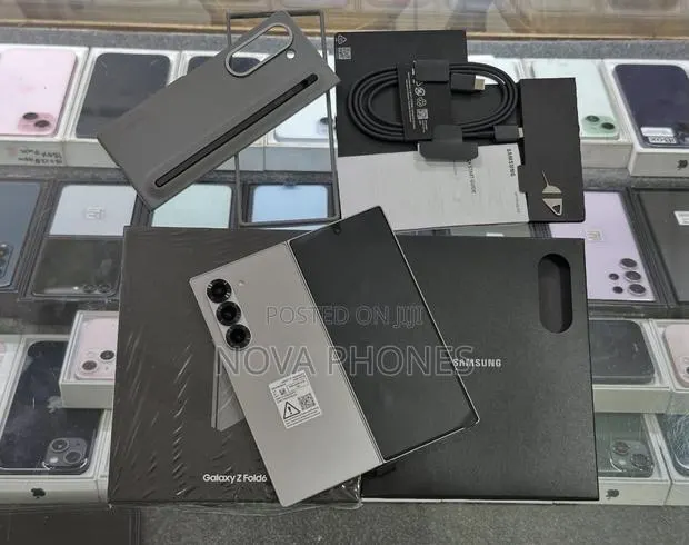 New Samsung Galaxy Z Fold6 1 TB Black · Photo 1