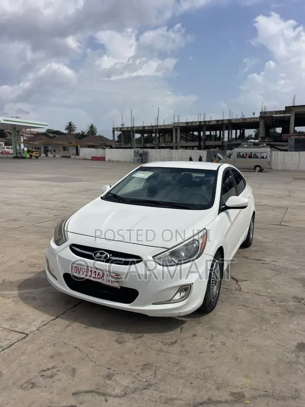 Hyundai Accent SE Sedan 2016 White · Photo 1