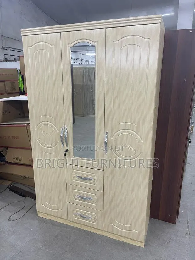 Three Doors Wardrobe With Mirror and Drawers · Photo 1